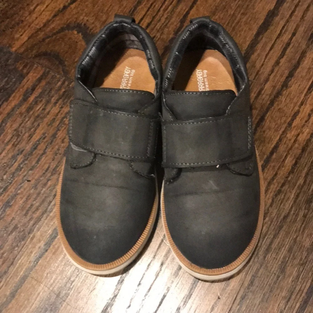 Zara size 25 toddler boy shoes